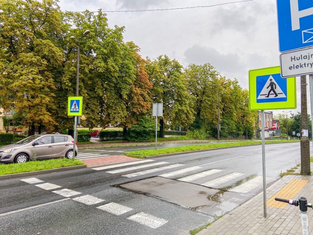 Kolejne bezpieczniejsze przejście dla pieszych ma się pojawić w Sosnowcu przy ulicy Braci MieroszewskichZobacz kolejne zdjęcia. Przesuwaj zdjęcia w prawo - naciśnij strzałkę lub przycisk NASTĘPNE