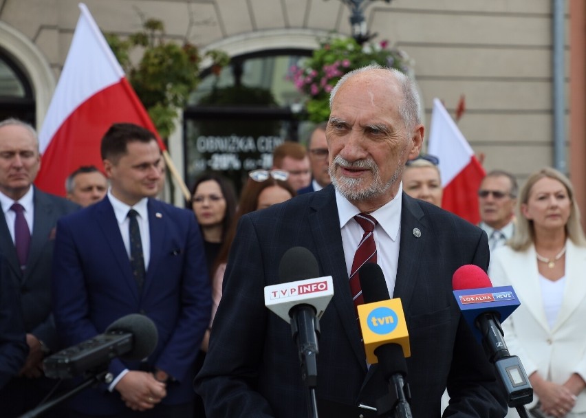 Antoni Macierewicz przedstawił kandydatów do Sejmu z okręgu...