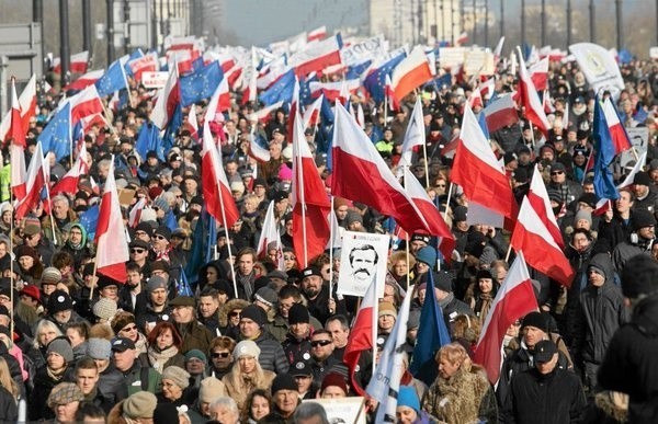 Marsz Komitetu Obrony Demokracji pod hasłem My Naród. W...