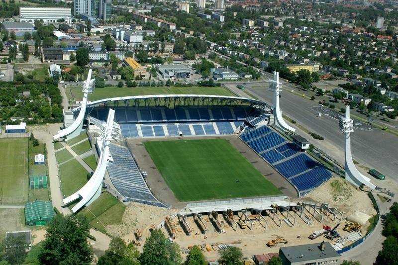 Prace budowlane na stadionie w Poznaniu rozpoczęły się w...
