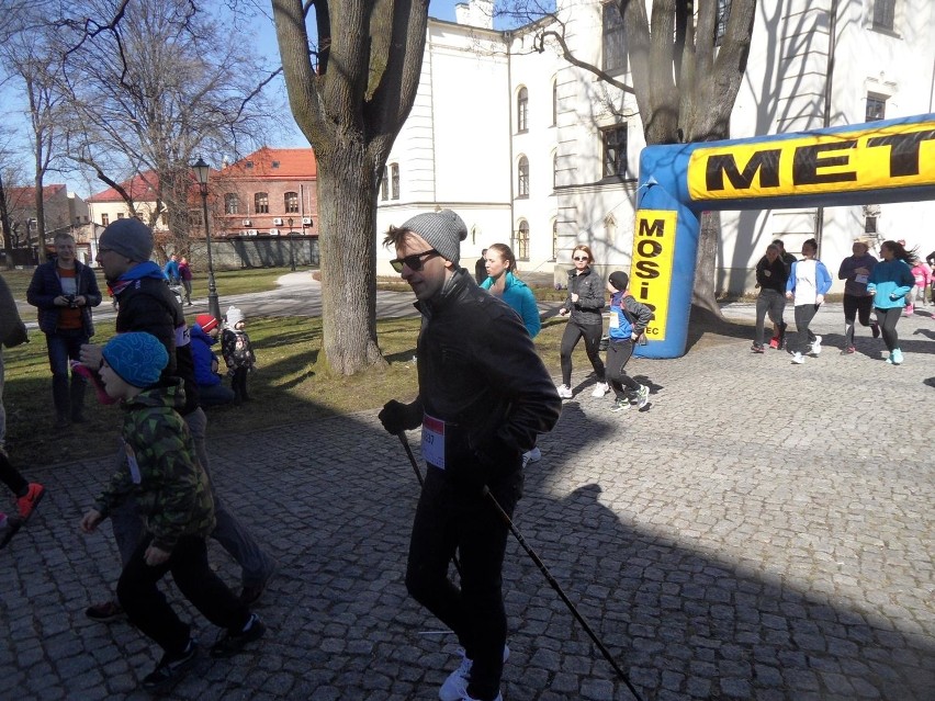 Bieg Polki dla Polki w Żywcu. Promowali profilaktykę badań i zbierali pieniądze [ZDJĘCIA+WIDEO] 