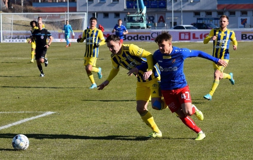 Fortuna 1. Liga. Piorunująca pierwsza połowa i pewne zwycięstwo Arki Gdynia w Opolu! Znakomita passa żółto-niebieskich trwa! 