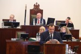 Województwo śląskie ma budżet na rok 2021. Marszałek chwalił się wydatkami na inwestycje, opozycja wątpiła, ale nie głosowała przeciw 