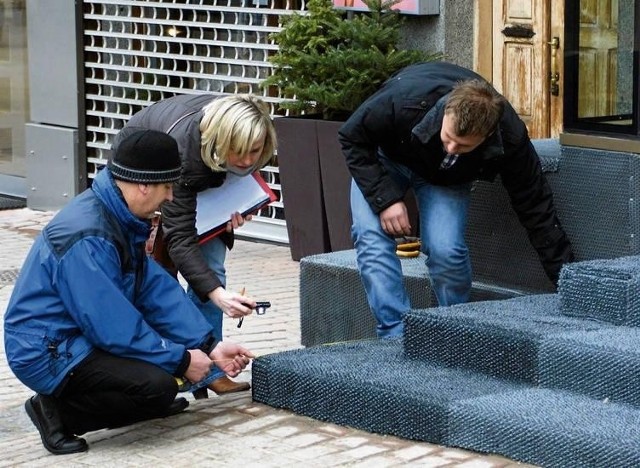 W marcu urzędnicy z Nowego Targu mierzyli schody Majchra. Wtedy  uznali, że mogą zostać