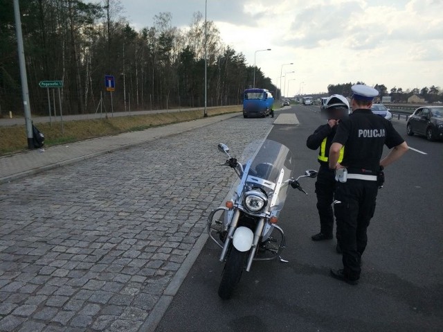 W sobotę podlascy policjanci przeprowadzili na terenie województwa podlaskiego działania „Bezpieczny Jednoślad”. Mundurowi prowadzili kontrole drogowe głównie pod kątem bezpieczeństwa motocyklistów oraz rowerzystów.