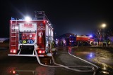 W Popielowie pod Opolem palił się budynek gospodarczy. Wieczorna akcja strażaków