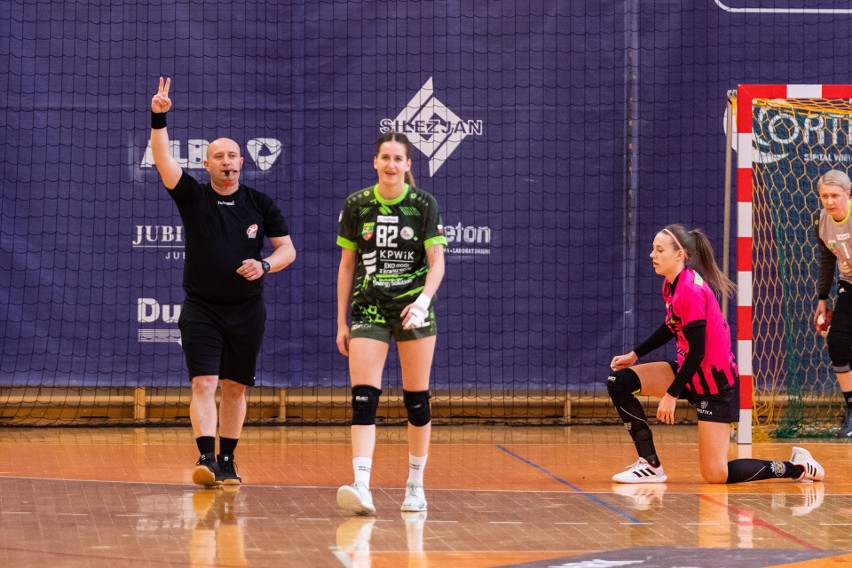 PGNiG Superliga Kobiet. Porażka Suzuki Korony Handball Kielce w Kobierzycach, czerwona kartka trenera