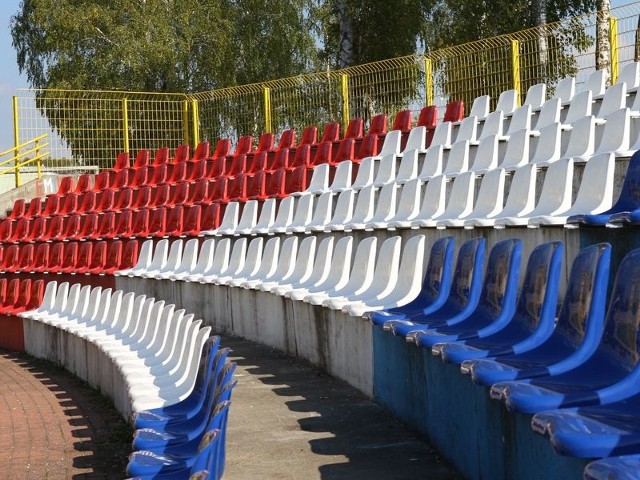 Tak się prezentują nowe siedzenia na stadionie przy ul. Zielonej.  