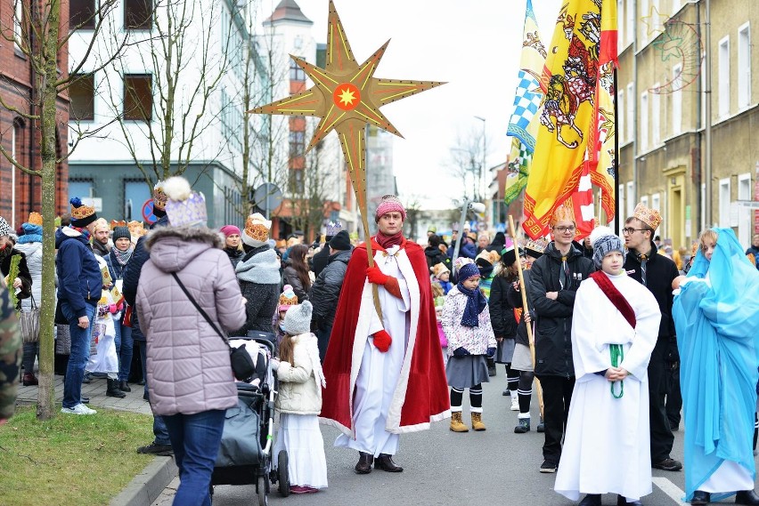 Orszak Trzech Króli w Świnoujściu 2019 przeszedł ulicami miasta [ZDJĘCIA, WIDEO]