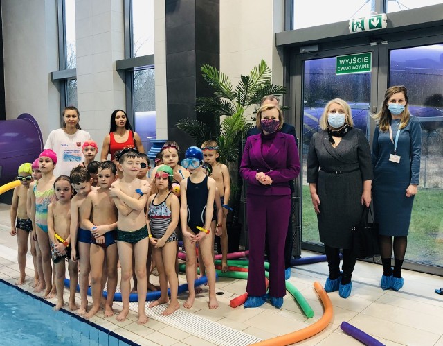 Anna Krupka - wiceminister Sportu i Turystyki gościła na basenie w Połańcu podczas jednych ze sportowych zajęć dla dzieciaków.