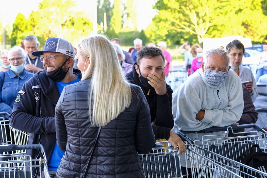 Otwarcie nowego Lidla w Toruniu. Kolejka stała od świtu! Kto zrobił zakupy jako pierwszy? Mamy zdjęcia z otwarcia!