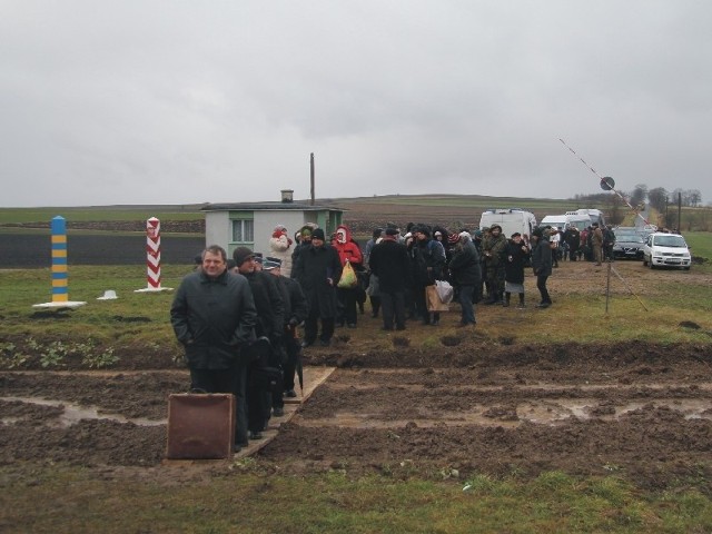 Budują nowe przejście graniczne z Ukrainą obok PrzemyślaNiedawno przedwojenna jeszcze droga, po stronie ukraińskiej została rozkopana. Granicę podróżni przekraczają w prowizorycznych warunkach, tylko podczas wyjątkowych okazji.