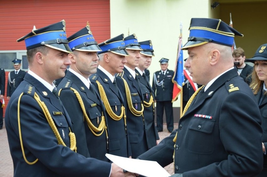 Dostali samochód za milion 200 tysięcy. Awanse i medale dla skarżyskich strażaków w dniu ich święta. Zobacz zdjęcia i filmy