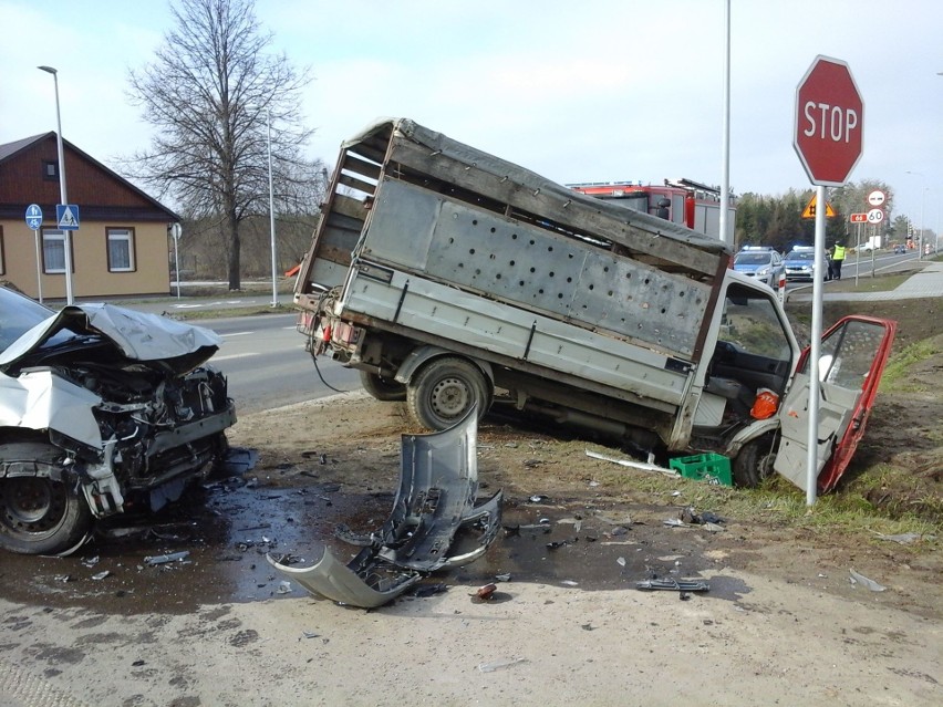 Lewki. Wypadek na DK 66 na trasie Bielsk Podlaski - Kleszczele. Jedna osoba trafiła do szpitala [ZDJĘCIA]