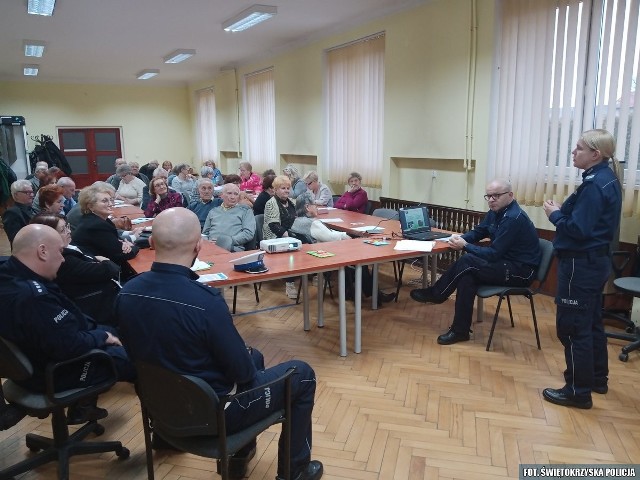 Podczas spotkania policjantów z seniorami w Jędrzejowie
