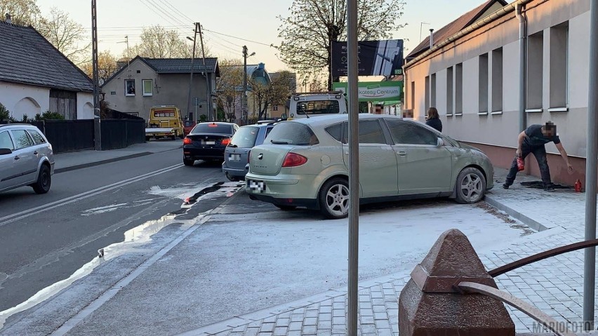 Informację o pożarze samochodu przy ulicy Wiktora Gorzołki w...