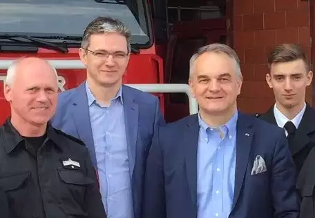 Waldemar Pawlak podczas pobytu w Ćmińsku. Od lewej Ireneusz Żak i Adam Jarubas.