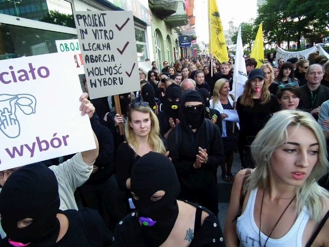Manifestacja przeciwko zaostrzeniu przepisów antyaborcyjnych w Poznaniu