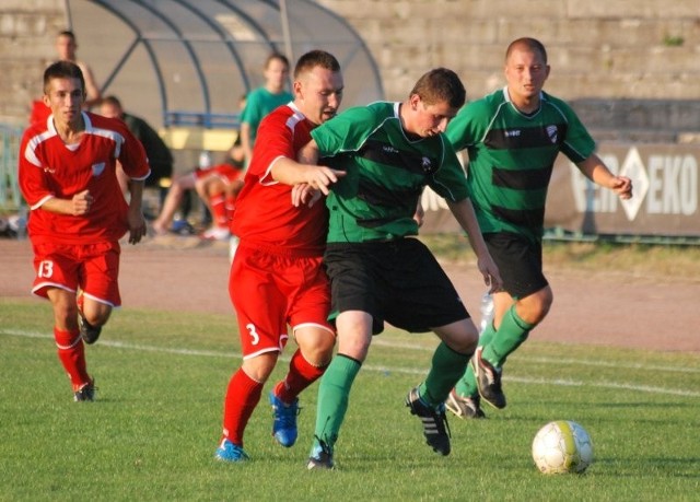 W meczu derbowym z Kamienną Brody jedną z bramek dla Staru zdobył Mariusz Fabjański (najbliżej piłki). To było jego pierwsze trafienia w barwach nowego klubu. 