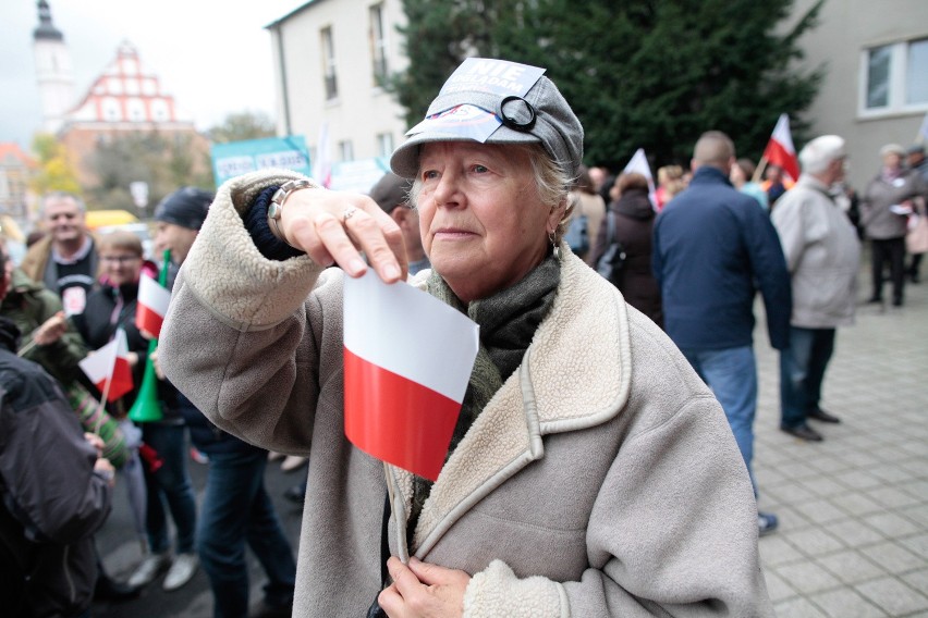 Nauczyciele ze Związku Nauczycielstwa Polskiego protestowali...