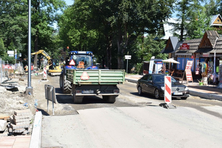 Zakopane. Mamy sierpień, tłumy turystów, rozkopane ulice i zakorkowane centrum miasta 