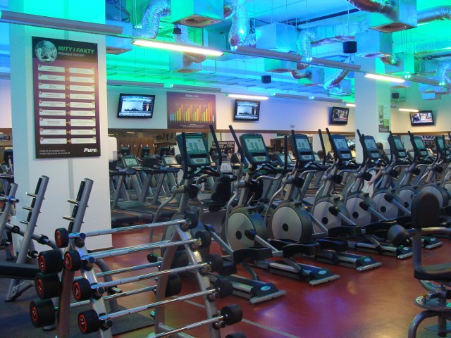 Klub oferuje nowoczesny sprzęt do ćwiczeń, salę do tzw. indoor cyclingu, wielofunkcyjne systemy do ćwiczeń siłowych.