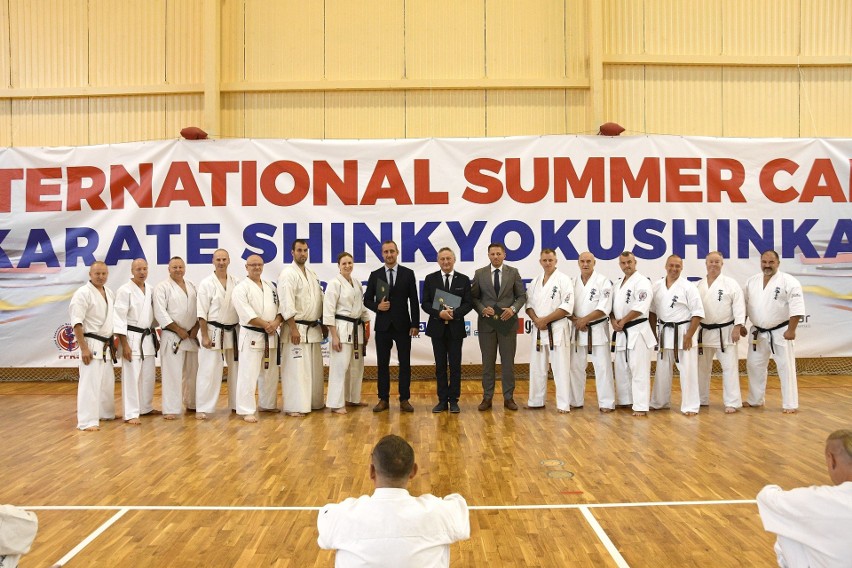 Międzynarodowy Letni Obóz Karate w Kielcach z mistrzami świata i Europy. Mocne treningi, egzaminy i pokaz [ZDJĘCIA, WIDEO]  