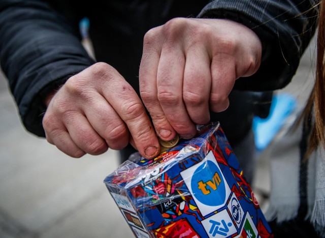 Policjanci z komisariatu przy ul. Ciesielskiej na Bałutach zatrzymali notorycznego złodzieja. 36-latek odpowie za kradzież skarbonki z datkami na Wielką  Orkiestrę Świątecznej Pomocy.CZYTAJ DALEJ NA KOLEJNYM SLAJDZIE>>>