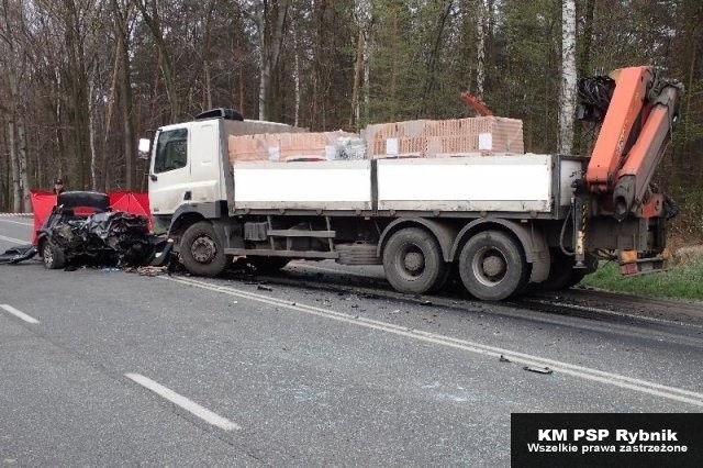 Wypadek w Rybniku: Kierowca BMW nagle zmienił pas i wbił się...