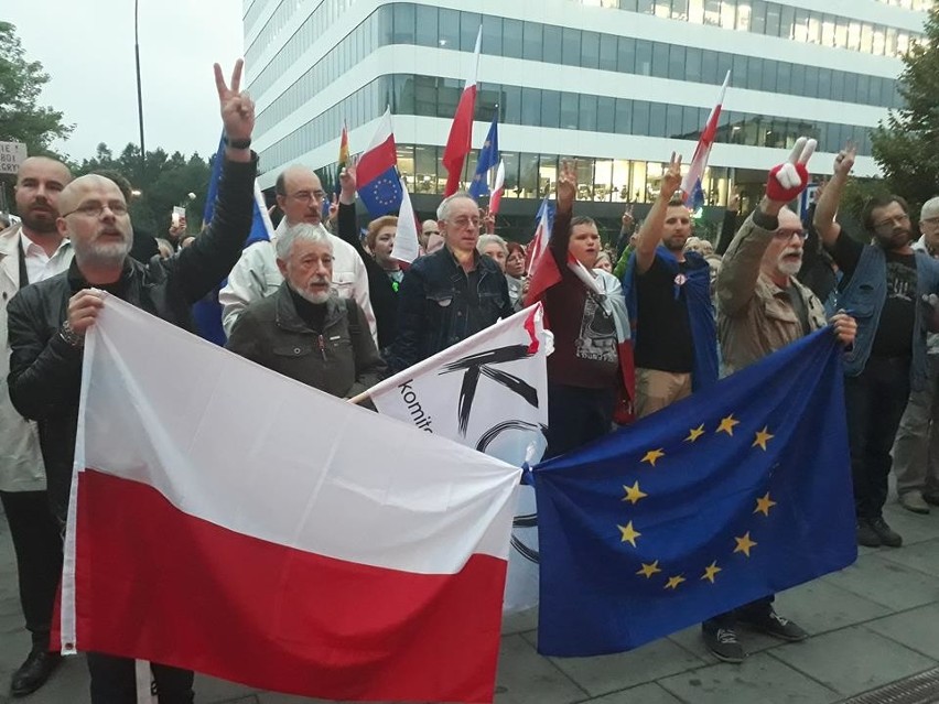 Kraków. Mieszkańcy protestowali przeciwko reformie sądownictwa [ZDJĘCIA]