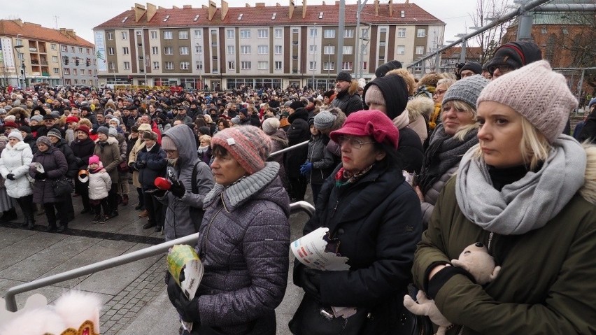 Mieszkańcy Koszalina łączą się w bólu z rodzinami i bliskimi...