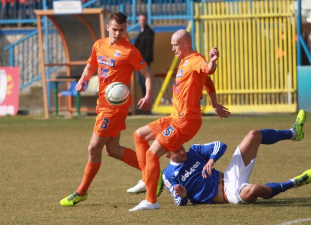 Jakub Czerwiński (nr 5) i Bartosz Kopacz (nr 3) już w rundzie wiosennej mogą zagrać w ekstraklasie