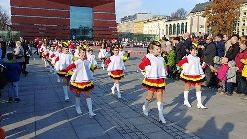 Radosna Parada Niepodległości przeszła przez Wrocław [ZDJĘCIA]