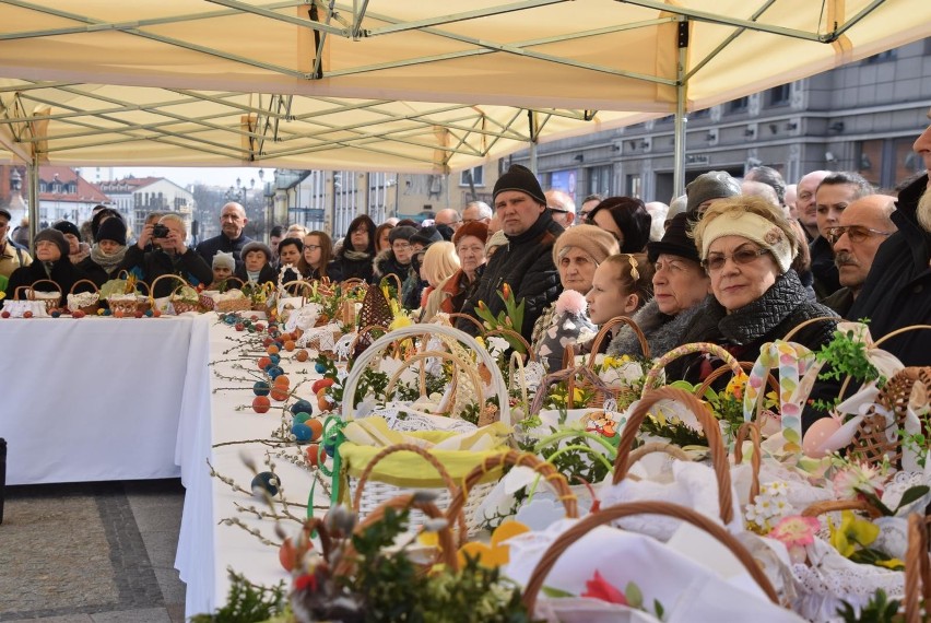 2018-03-31 bialystok swiecenie pokarmow wielka sobota...