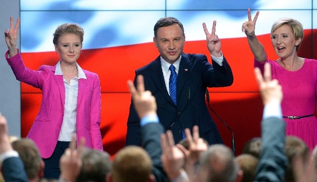 Andrzej Duda z żoną i córką podczas wieczory wyborczego.