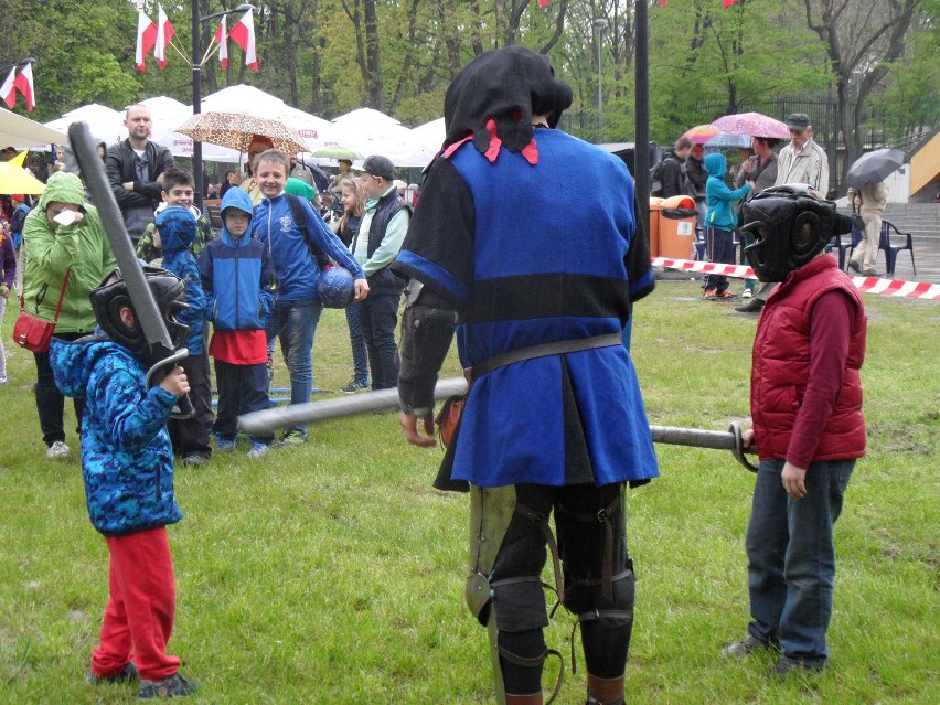 Rodzinne spotkanie z historią w obozie rycerskim oraz bieg...