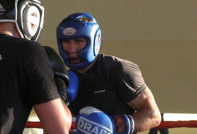 Bartosz Gołębiewski liczy na medal w mistrzostwach Polski seniorów w boksie. 