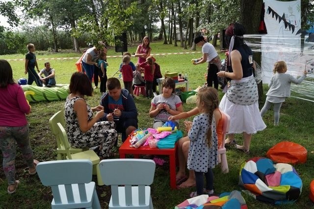 Ten brzeg Gopła o w Połajewie - oblegany jest przez turystów przez cały sezon letni. Na miejskiej plaży organizowane są imprezy plenerowe, festyny, konkursy i koncerty.