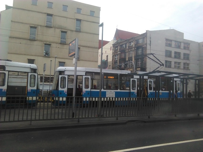 Tramwaje stanęły w centrum Wrocławia, 26.01.2016