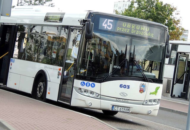 Autobusy MZK linii numer 45 kursują m.in. do Obrowa. 
