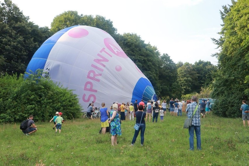 W ramach 598. Urodzin Łodzi nad miastem latają balony....