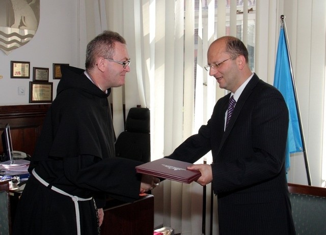 Wczoraj podpisano umowy dofinansowania prac konserwatorskich w dwóch lęborskich kościołach.