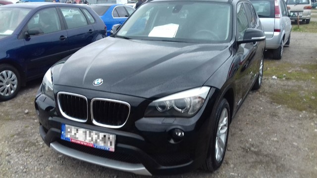 BMW X1Pojemność silnika 2,0 benzyna o mocy 245 KM. Rok produkcji 2015. Stan licznika 10 tys. km. Dodatkowe wyposażenie: Wspomaganie kierownicy, elektryczne szyby i lusterka, klimatronic, ABS, ASR, radio CD, nawigacja, autoalarm, wielofunkcyjna kierownica, poduszki powietrzne, pełna elektronika. Cena: 86 500 zł.