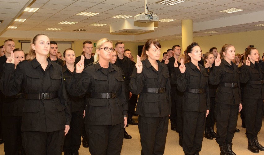 Nowi policjanci na Mazowszu. Najlepszy trafi do Ostrowi [ZDJĘCIA]