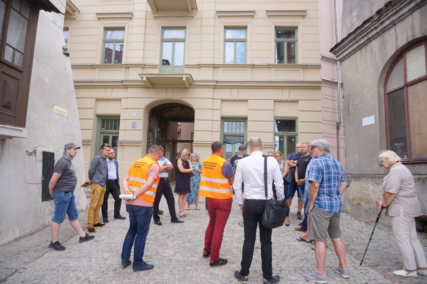 Słupki zagrodziły wyjazd z ul. Olejnej. Mieszkańcy Starego Miasta w Lublinie są oburzeni 