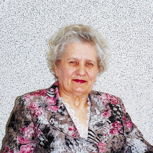 Maria Zdanowska - urodzona 22 listopada 1937 roku w Nowinach, gm. Narew. Po Liceum Pedagogicznym w 1960 roku rozpoczęła pracę w szkole w Bogatyni tuż przy granicy polsko-niemieckiej.
