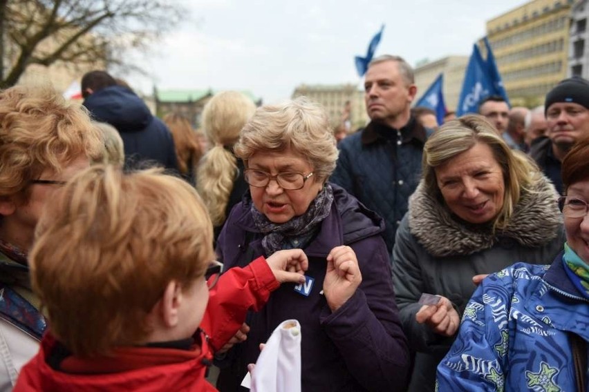 Nowoczesna w Poznaniu manifestowała patriotyzm na placu...