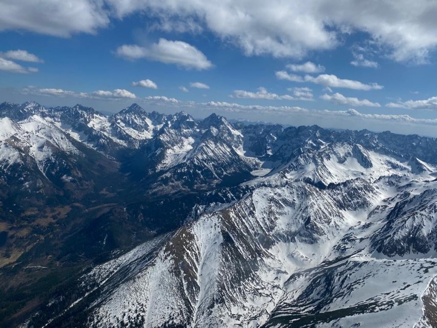 Tak obecnie wyglądają Tatry z lotu ptaka. Niesamowity widok pustych gór [8.05.]