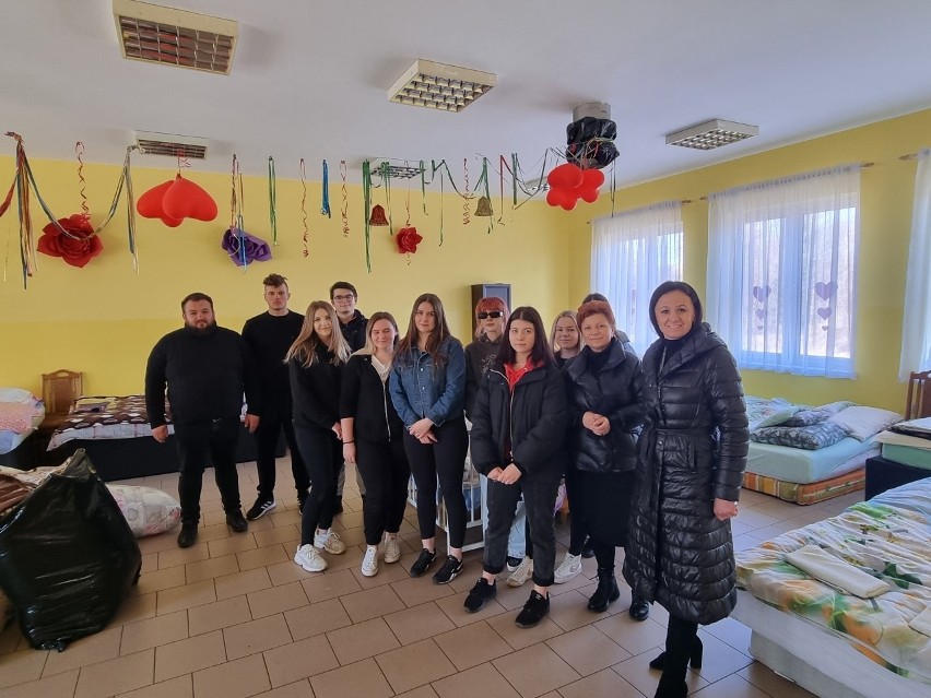 Wolontariusze w Przysuchy pomagają uchodźcom z Ukrainy, którzy już przyjechali na teren powiatu 