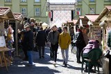 Kraków. Kiermasz na Małym Rynku. Rękodzieło artystyczne, sztuka ludowa i produkty regionalne [ZDJĘCIA]